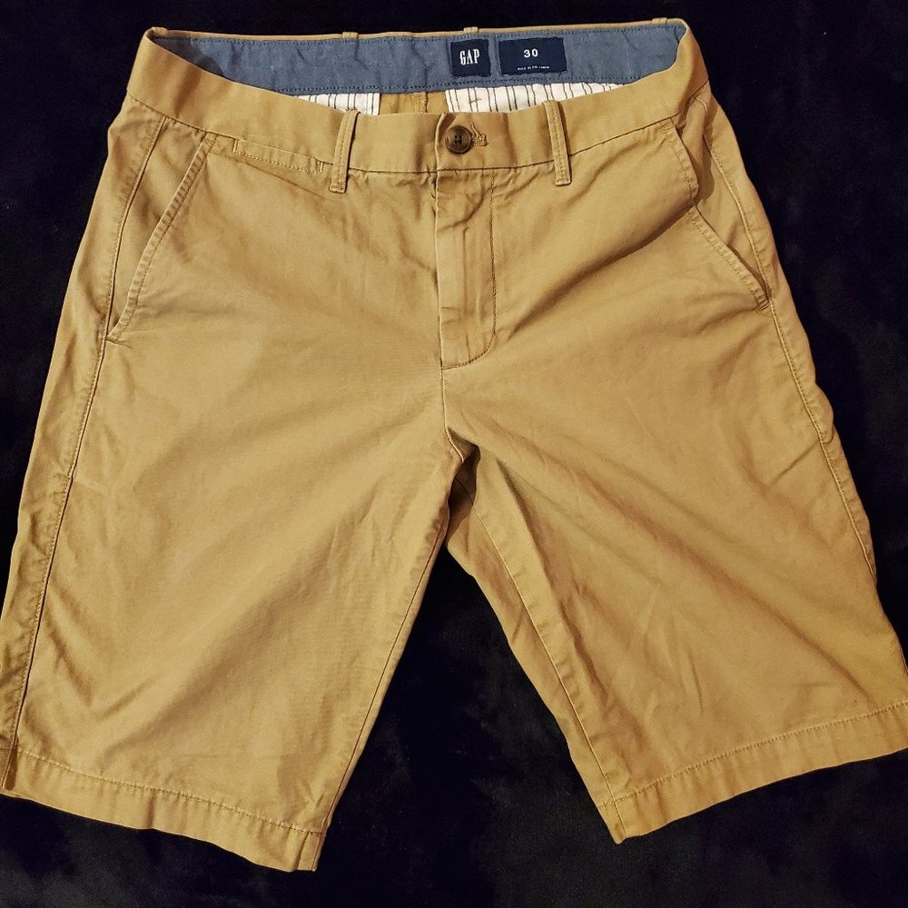Gap Men Classic Khaki Shorts 11"